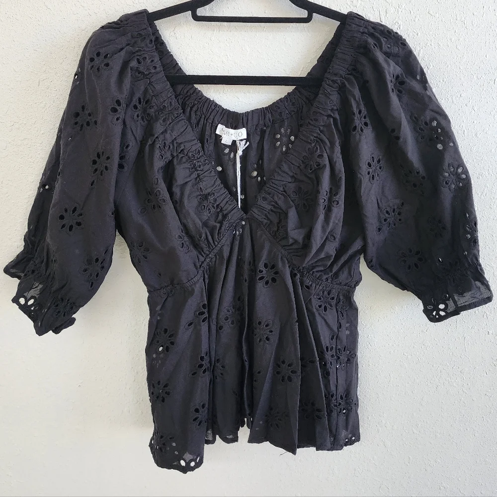 Aemi + Co NWT Black Eyelet Embroidered Women's V Neck Top Sz Large - Picture 2 of 5